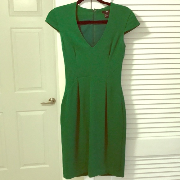 H&M Dresses & Skirts - Classic green sheath dress
